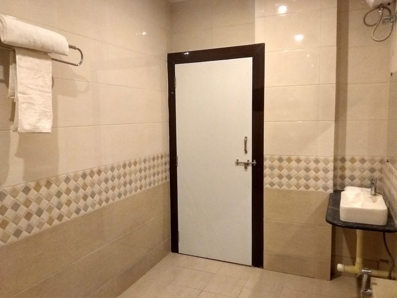 Hotel Jk Rooms 126 Parashar Legacy - Station