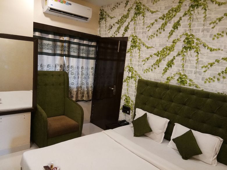 Hotel Jk Rooms 126 Parashar Legacy - Station