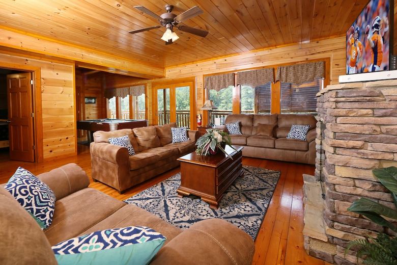 Family Valley Lodge - Six Bedroom Cabin