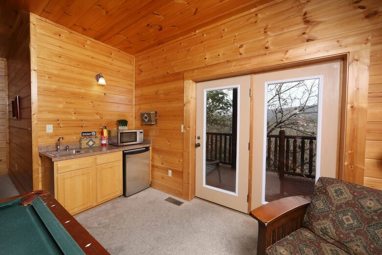 Mountain Sunrise - Five Bedroom Cabin