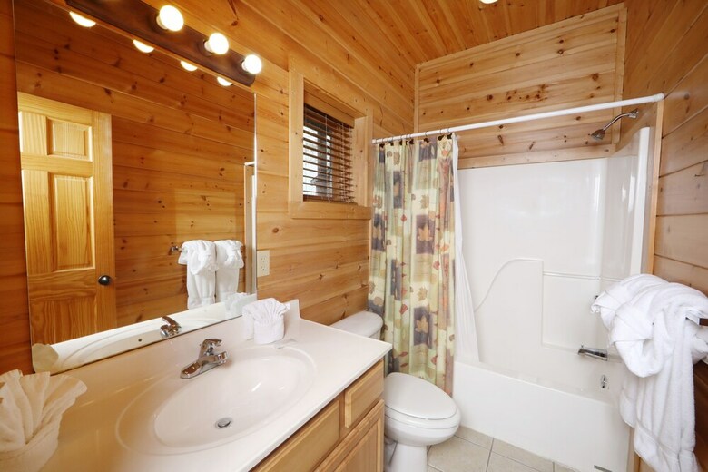 Mountain Sunrise - Five Bedroom Cabin