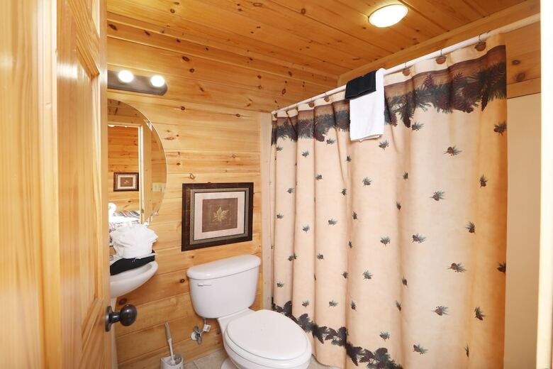 Mountain Sunrise - Five Bedroom Cabin