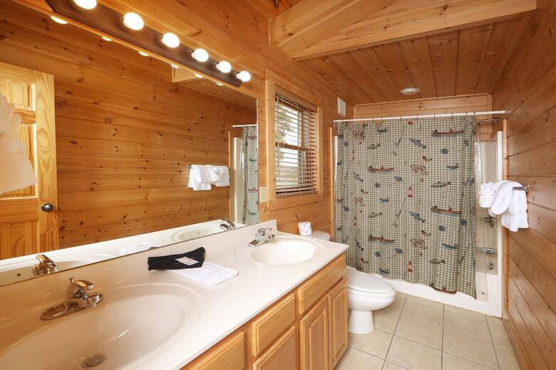 Mountain Sunrise - Five Bedroom Cabin