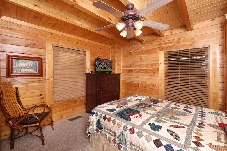 Mountain Sunrise - Five Bedroom Cabin