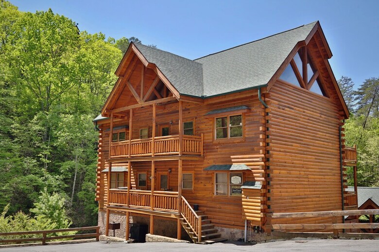 Smoky Mountain Cinema - Six Bedroom Cabin