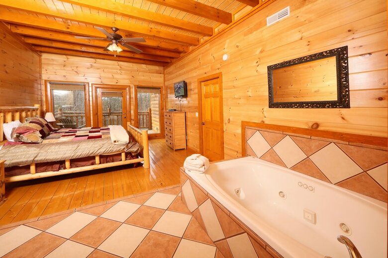 Smoky Mountain Cinema - Six Bedroom Cabin