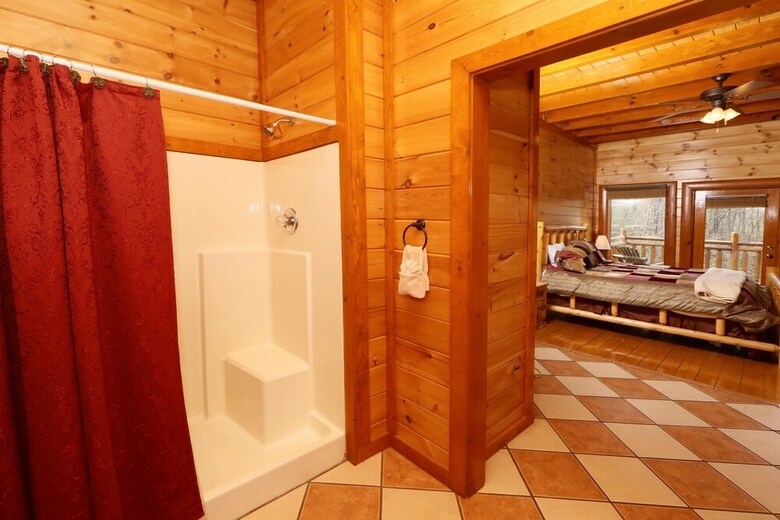 Smoky Mountain Cinema - Six Bedroom Cabin