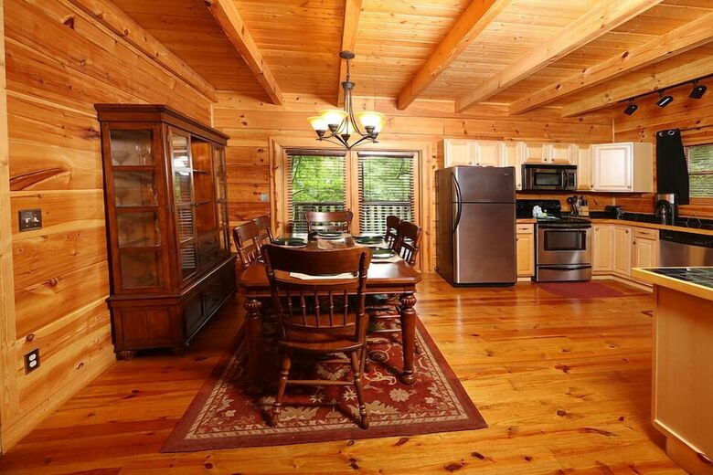 Mountain Majesty - Two Bedroom Cabin