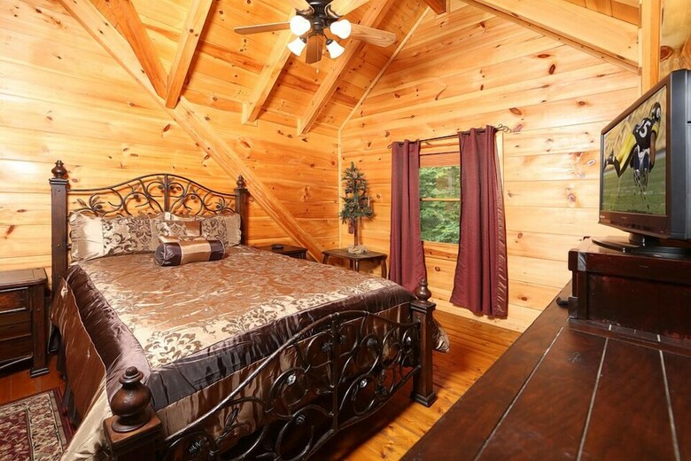 Mountain Majesty - Two Bedroom Cabin