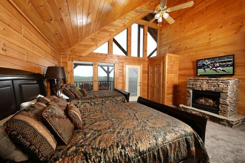 Majestic Mountain Pool Lodge - Seven Bedroom Cabin