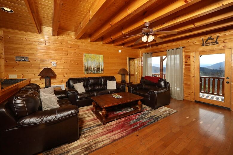 Ridgetop Theatre Lodge - Six Bedroom Cabin