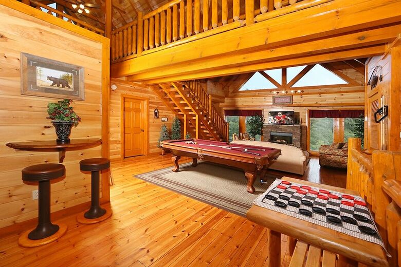 Mountain Movie Inn - Six Bedroom Cabin