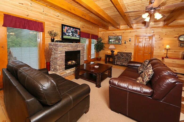 Mountain Movie Inn - Six Bedroom Cabin