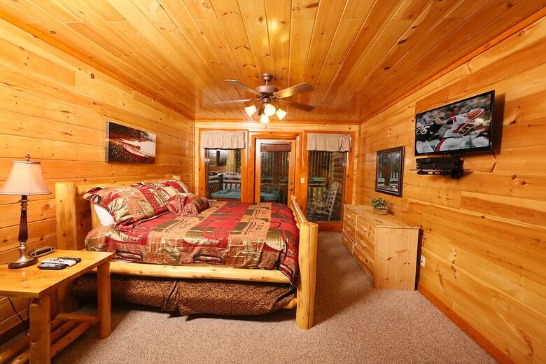 Mountain Movie Inn - Six Bedroom Cabin