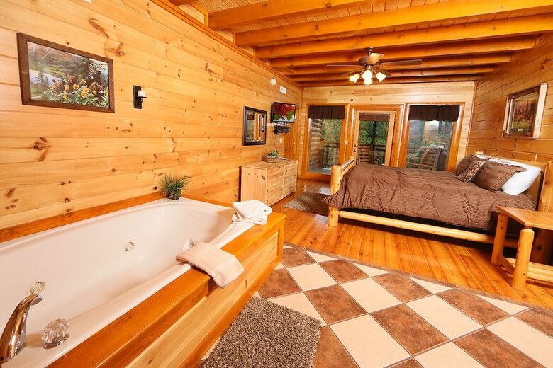 Mountain Movie Inn - Six Bedroom Cabin