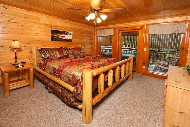 Mountain Movie Inn - Six Bedroom Cabin