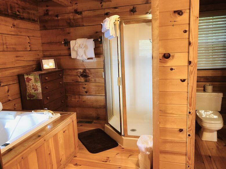 Kickin Back Jack - Three Bedroom Cabin
