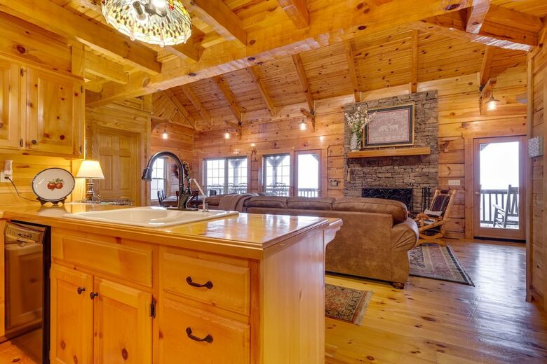 Kickin Back Jack - Three Bedroom Cabin