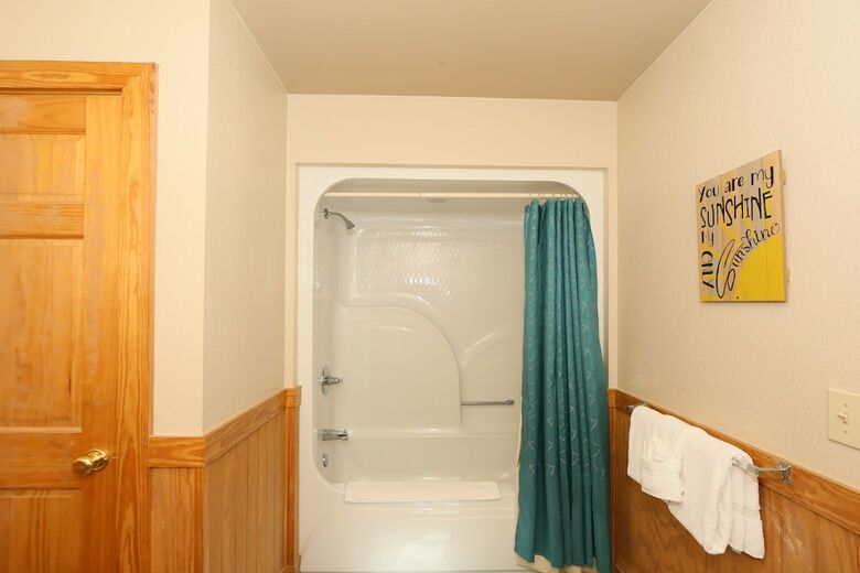 Cedar Falls 8 - Three Bedroom Chalet