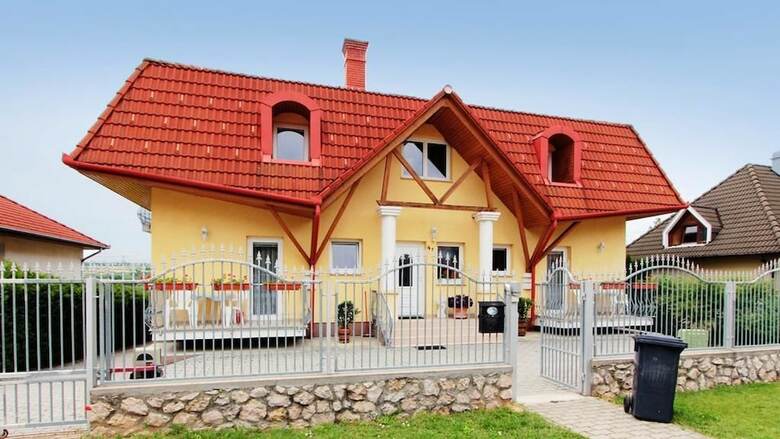 L�na Apartman