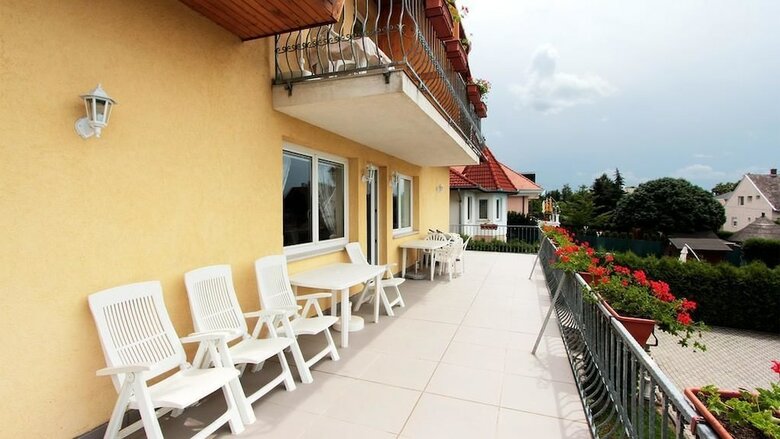 L�na Apartman