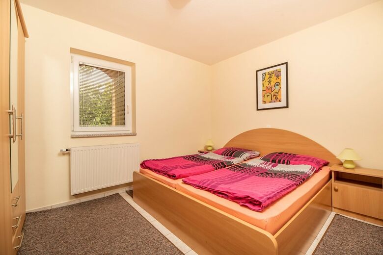 L�na Apartman