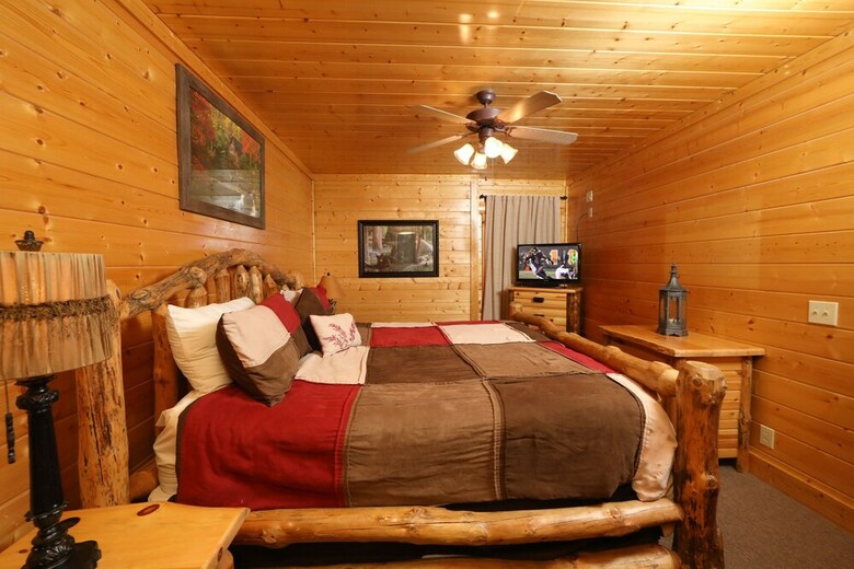 Bearadise In The Smokies - Two Bedroom Cabin