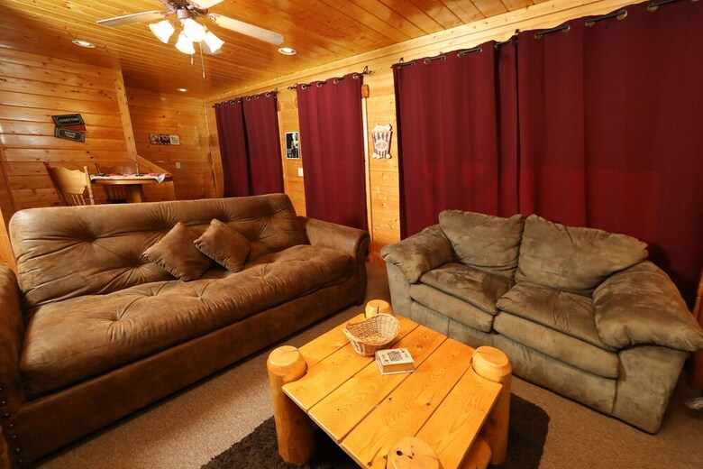 Bearadise In The Smokies - Two Bedroom Cabin
