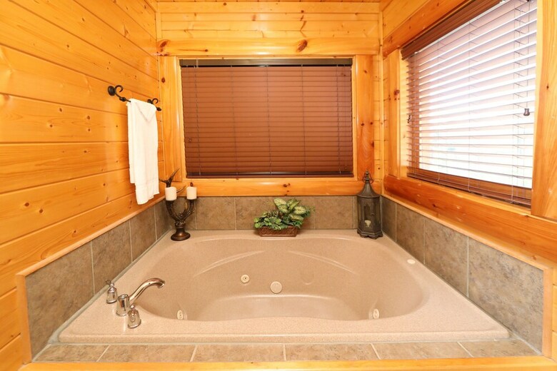 Bearadise In The Smokies - Two Bedroom Cabin