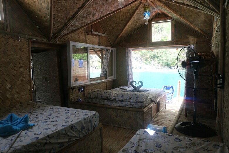 Hotel Paolyn Floating House Restaurant