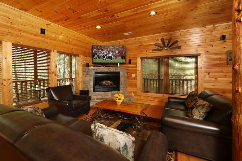 Smoky Bear Manor - Five Bedroom Cabin