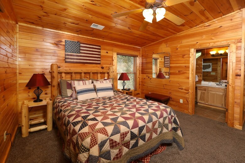 Smoky Bear Manor - Five Bedroom Cabin