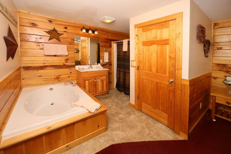 Hugs N Kisses - One Bedroom Cabin