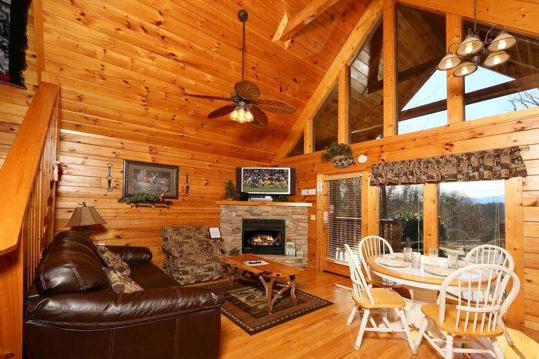 Hugs N Kisses - One Bedroom Cabin