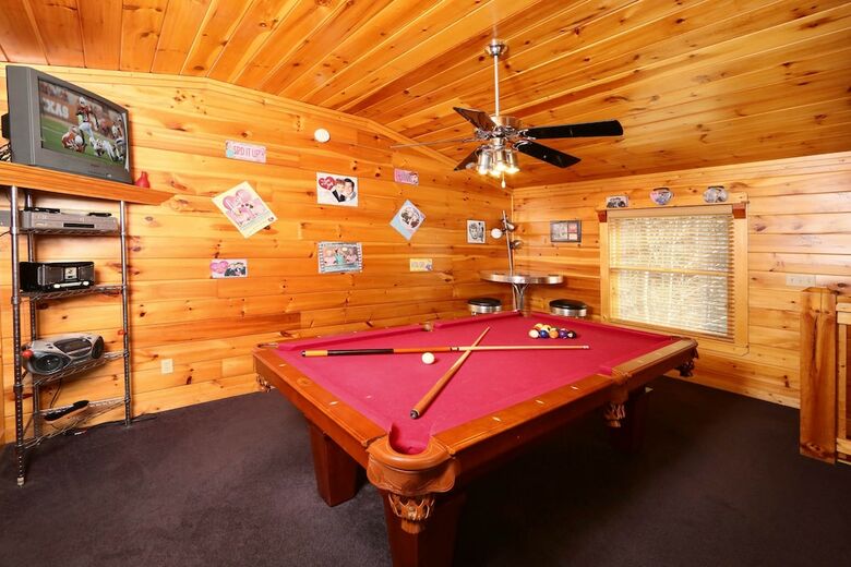 Hugs N Kisses - One Bedroom Cabin