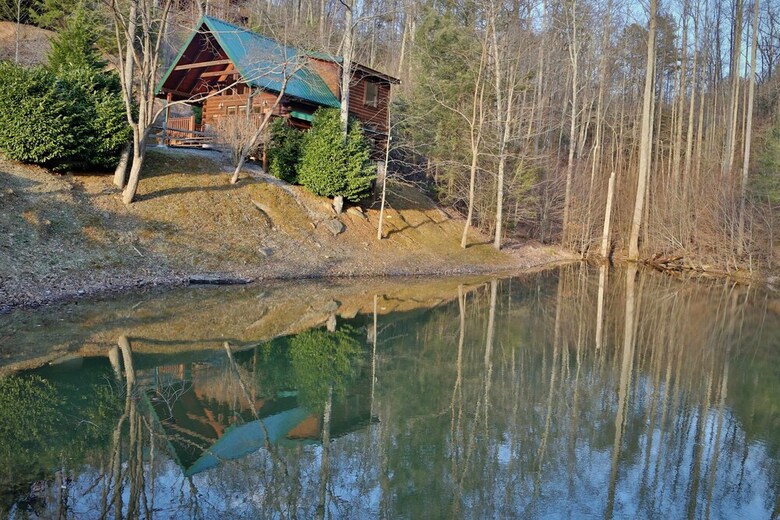 Hugs N Kisses - One Bedroom Cabin