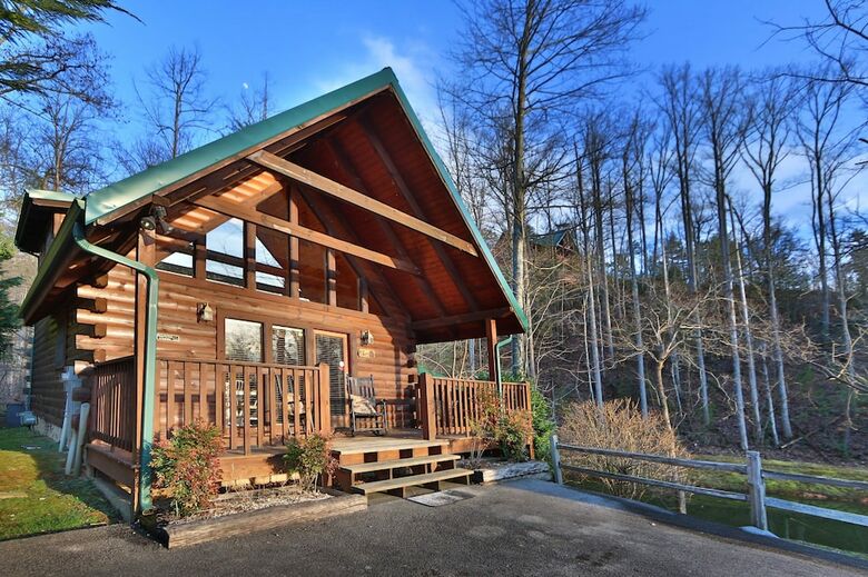 Hugs N Kisses - One Bedroom Cabin
