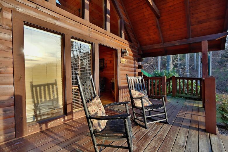 Hugs N Kisses - One Bedroom Cabin