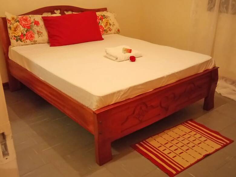 Exquisite Airport Apartment