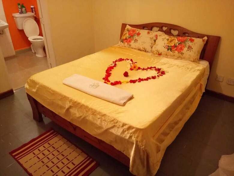 Exquisite Airport Apartment