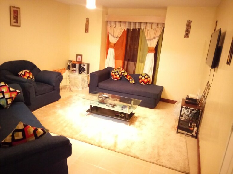 Exquisite Airport Apartment