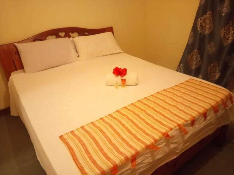 Exquisite Airport Apartment