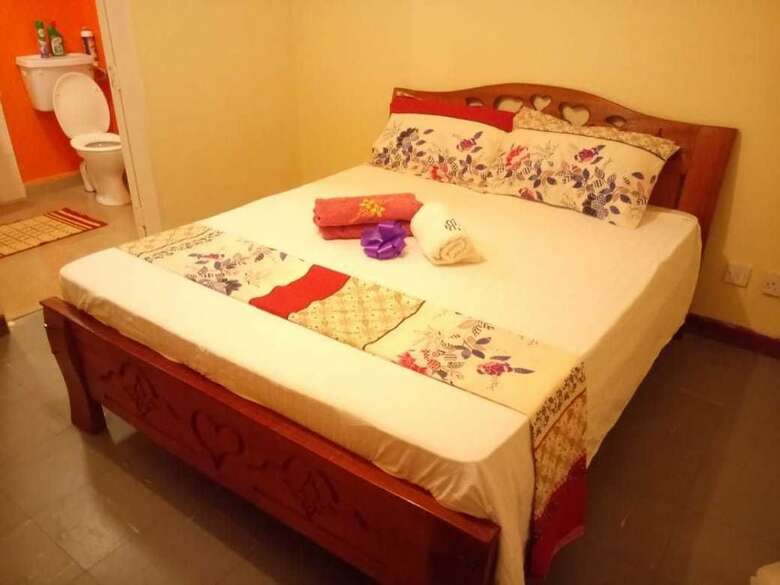 Exquisite Airport Apartment