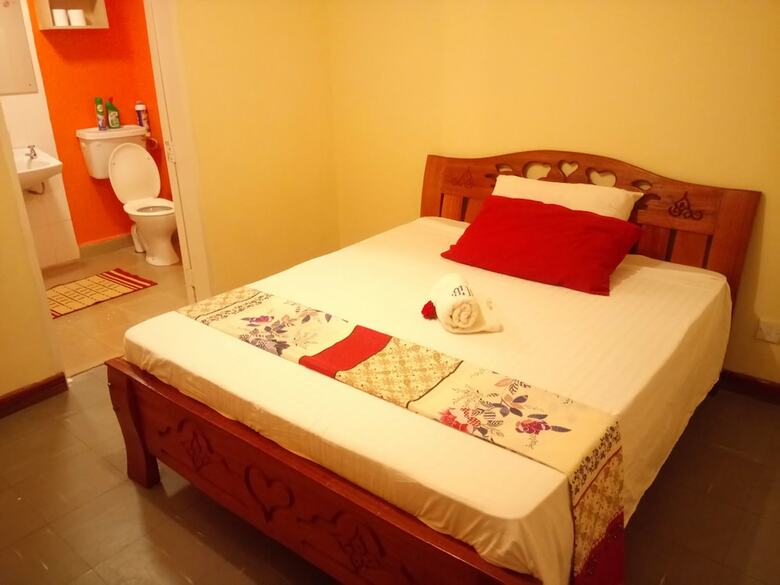 Exquisite Airport Apartment