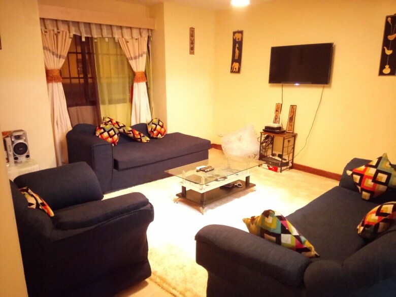 Exquisite Airport Apartment