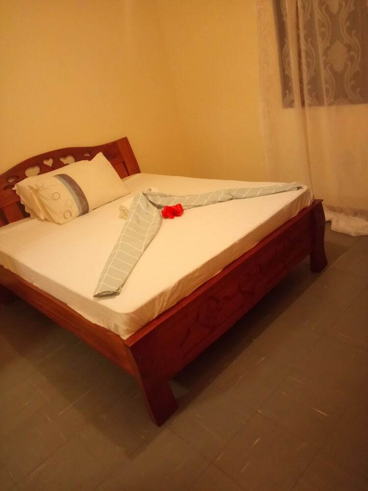 Exquisite Airport Apartment