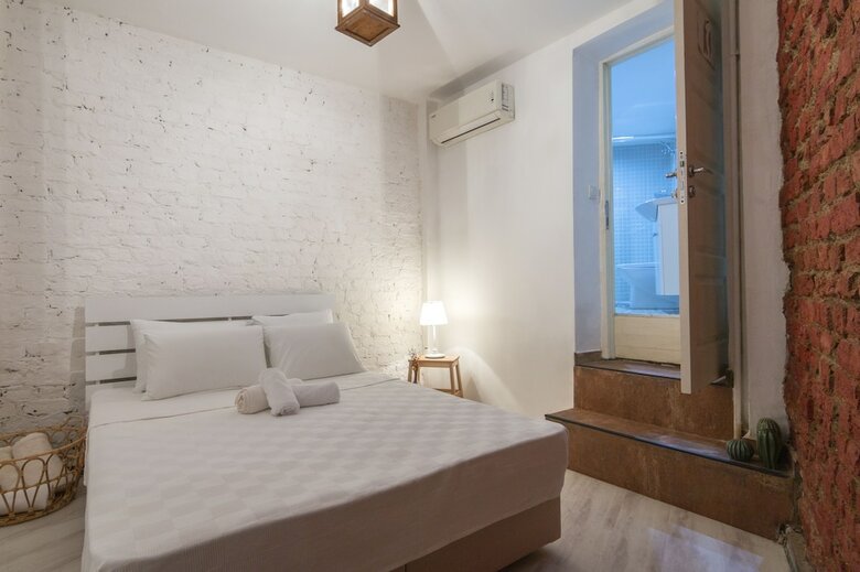 Guzi Rooms & Suites