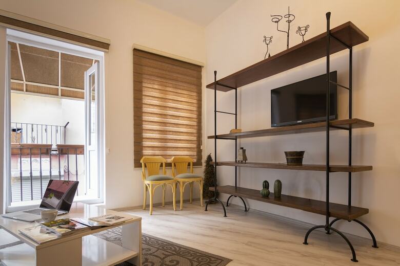 Guzi Rooms & Suites