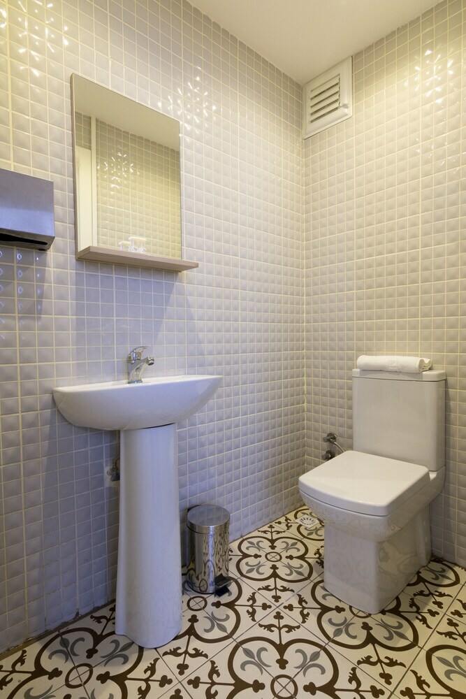 Guzi Rooms & Suites