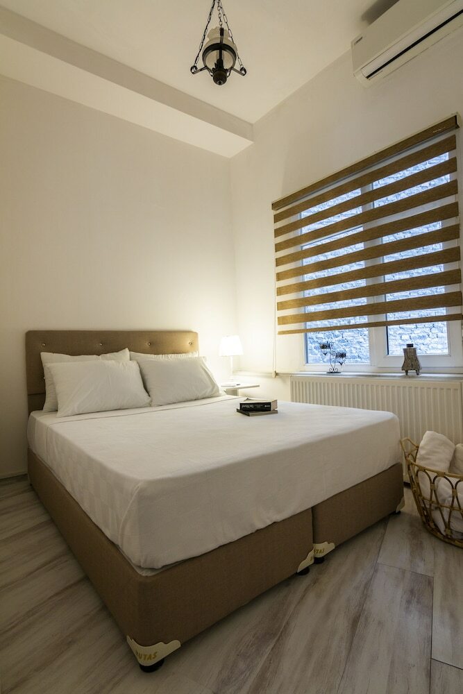 Guzi Rooms & Suites